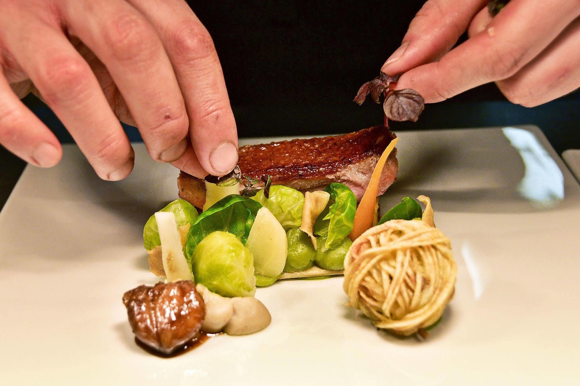 Logis Hotel Du Morvan - Restaurant La Table De Jerome Luzy Bagian luar foto